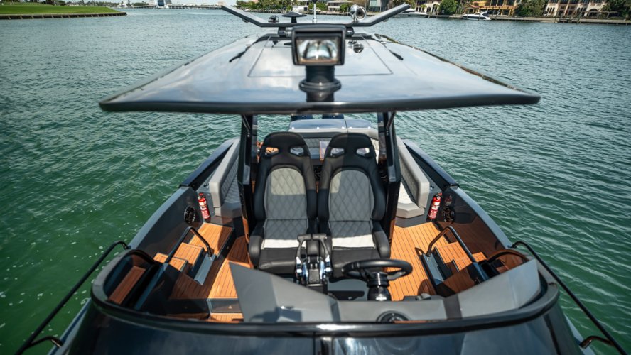 Grand ocean 37 met 2x 400pk mercury — foto 7 van 10
