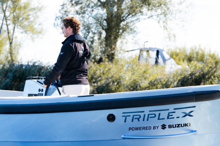 Triple X 800  - Aluminuim luxe sloep — foto 7 van 35