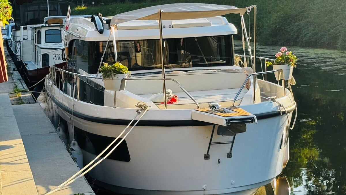 Delphia Yachts Delphia 11 Sedan Electric Cabin Cruiser — foto 2 van 12