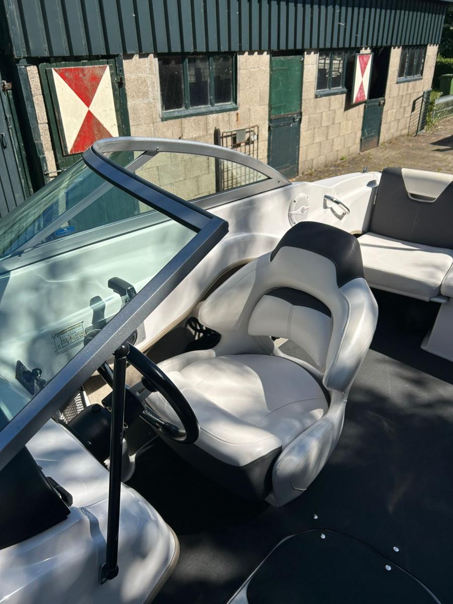 Four Winns H180 Bowrider outboard — foto 3 van 28