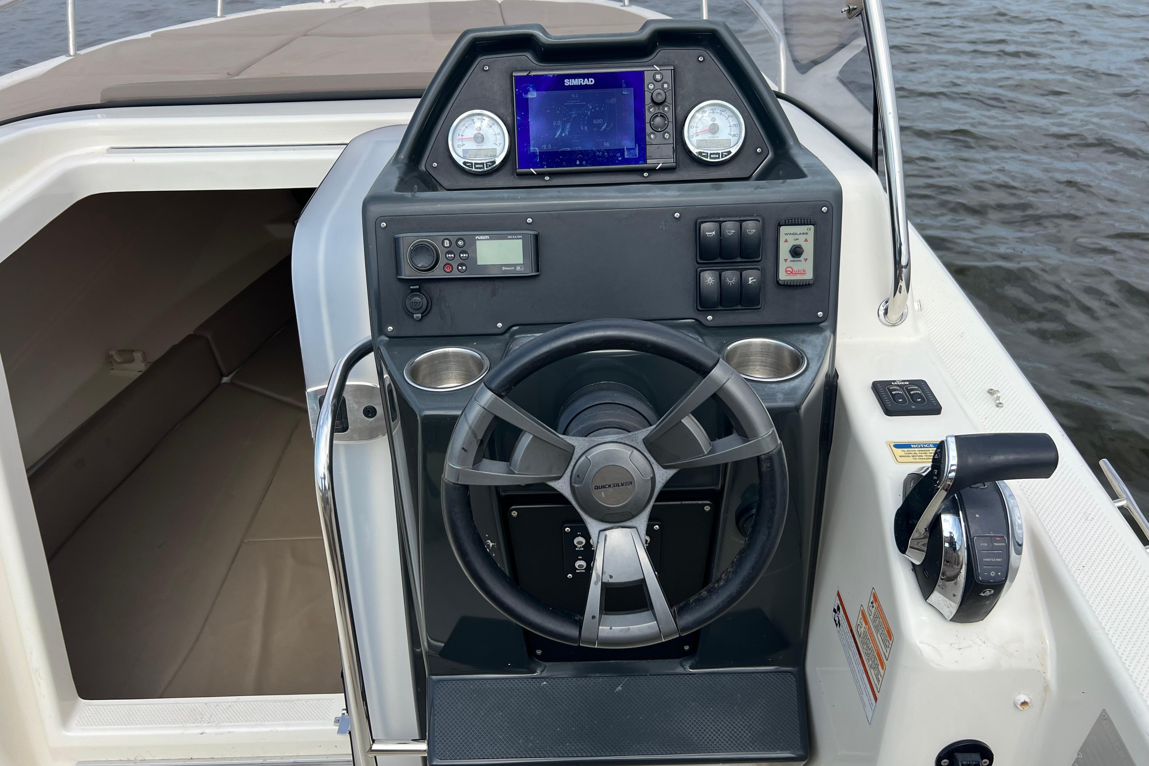 Quicksilver Activ 755 Sundeck — foto 10 van 17