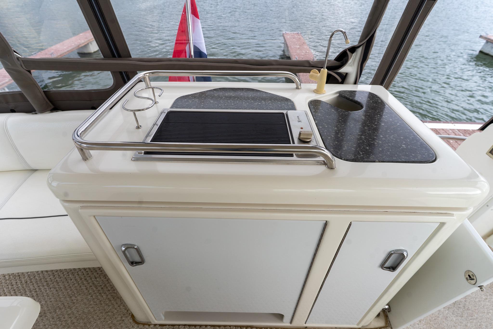 Cruisers Yachts 415 Express Motoryacht — foto 69 van 100