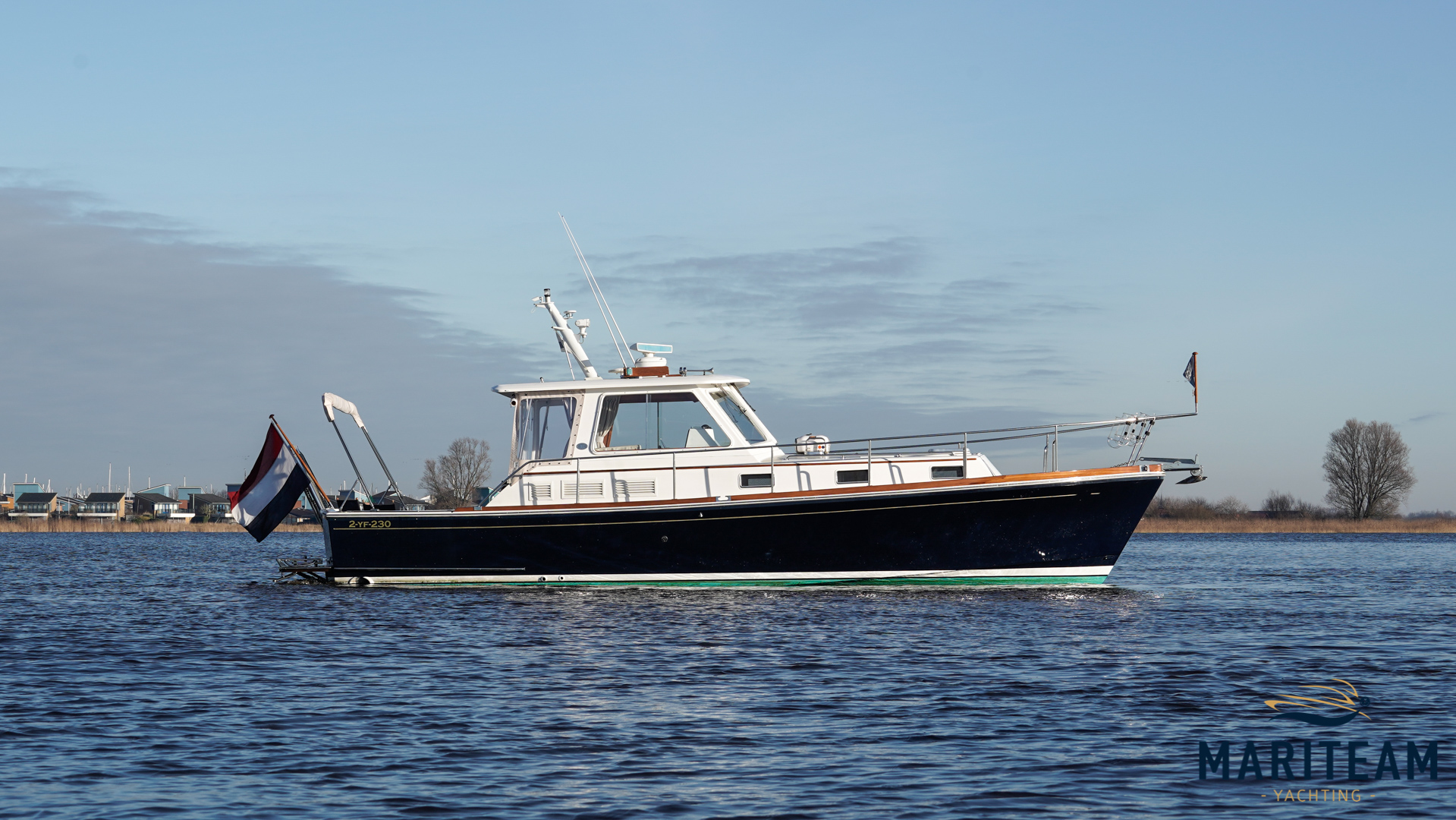 hoofdmotor(en): Grand Banks Eastbay 38 HX 'Friday Harbor'