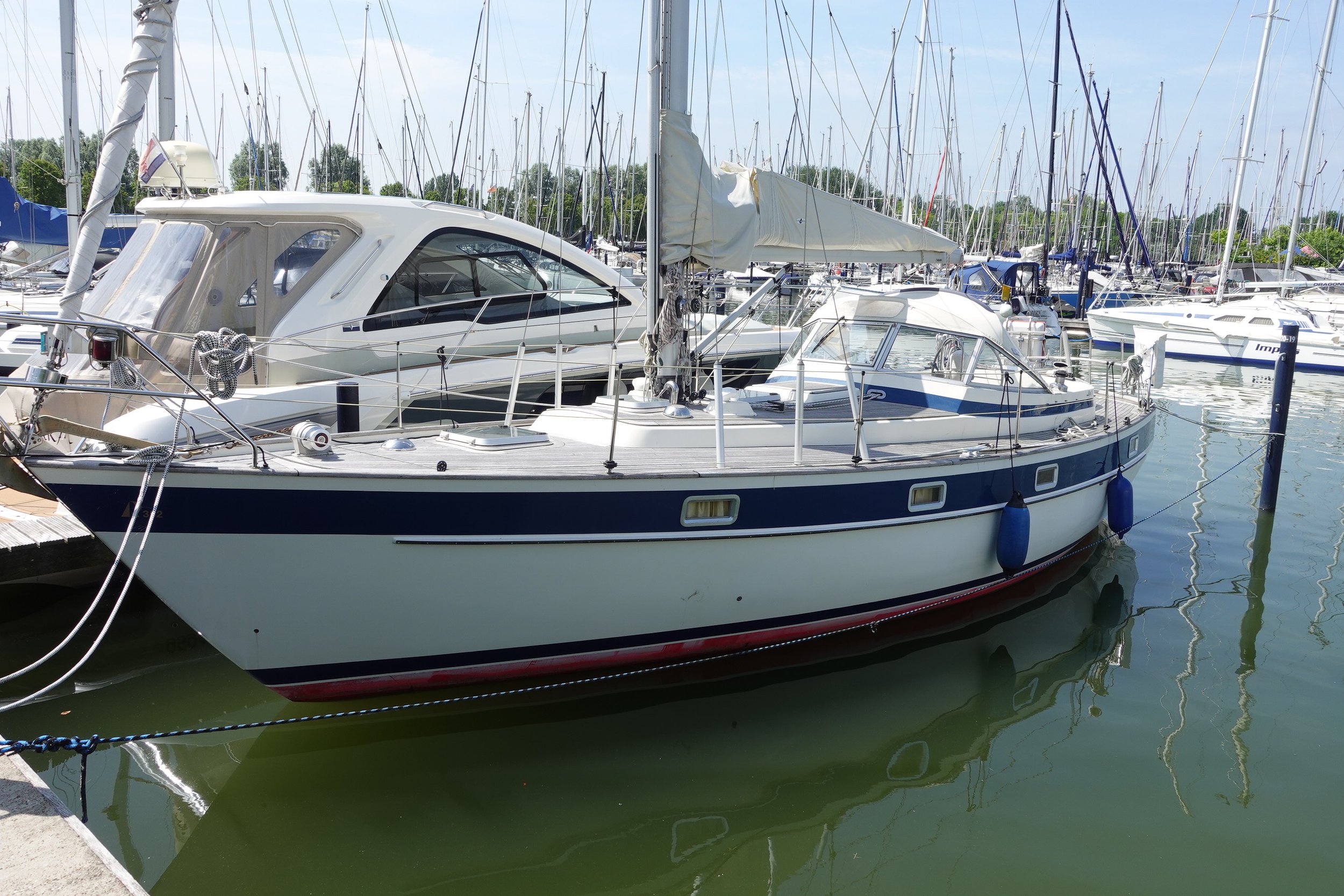 Hallberg Rassy 352 — foto 2 van 11