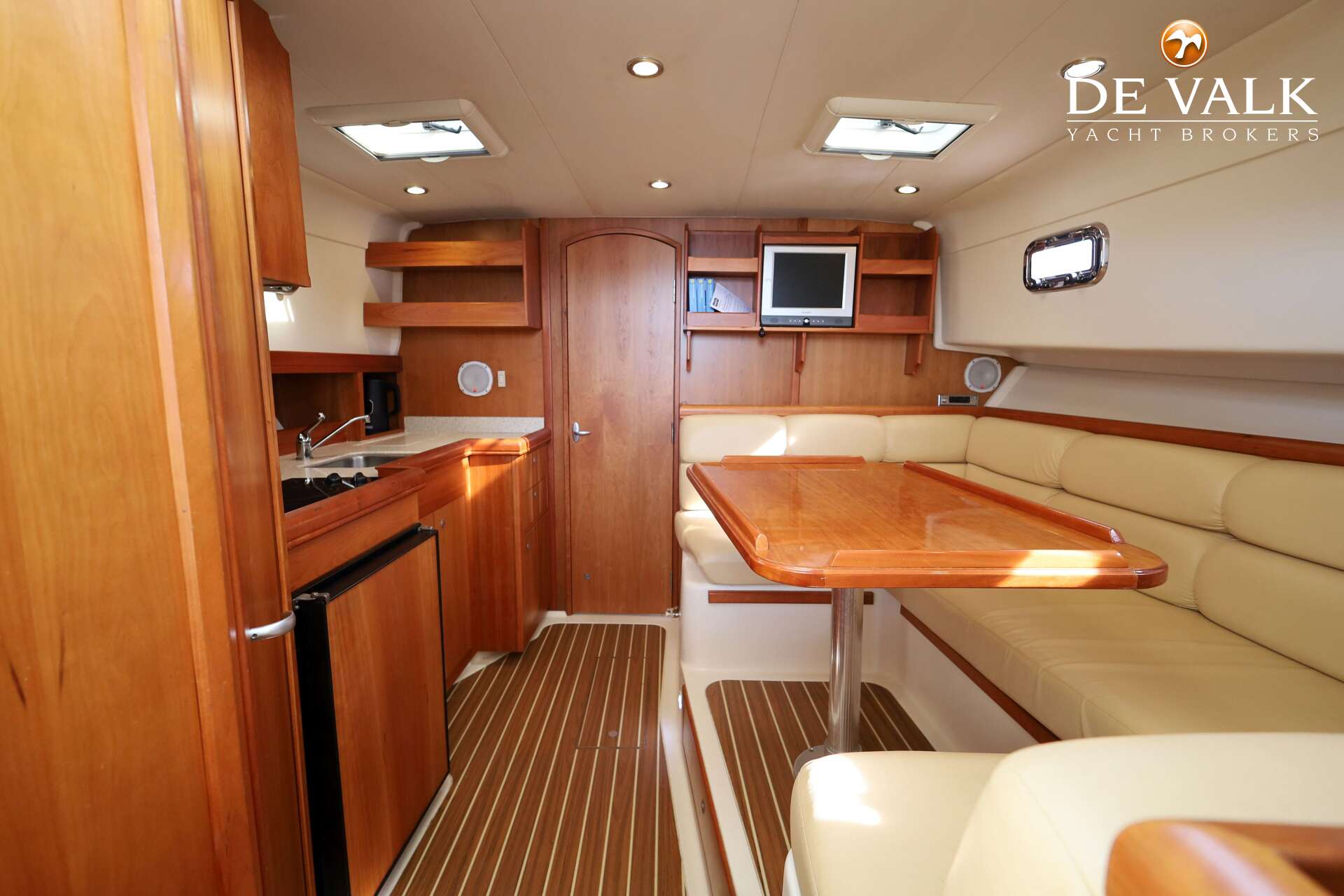 Mainship 34 Rumrunner II — foto 21 van 41