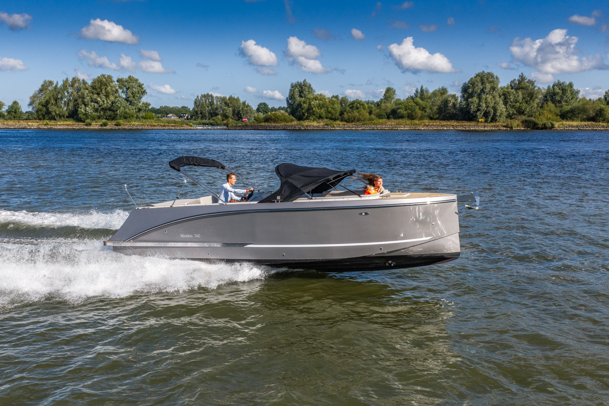 Maxima Boats 740