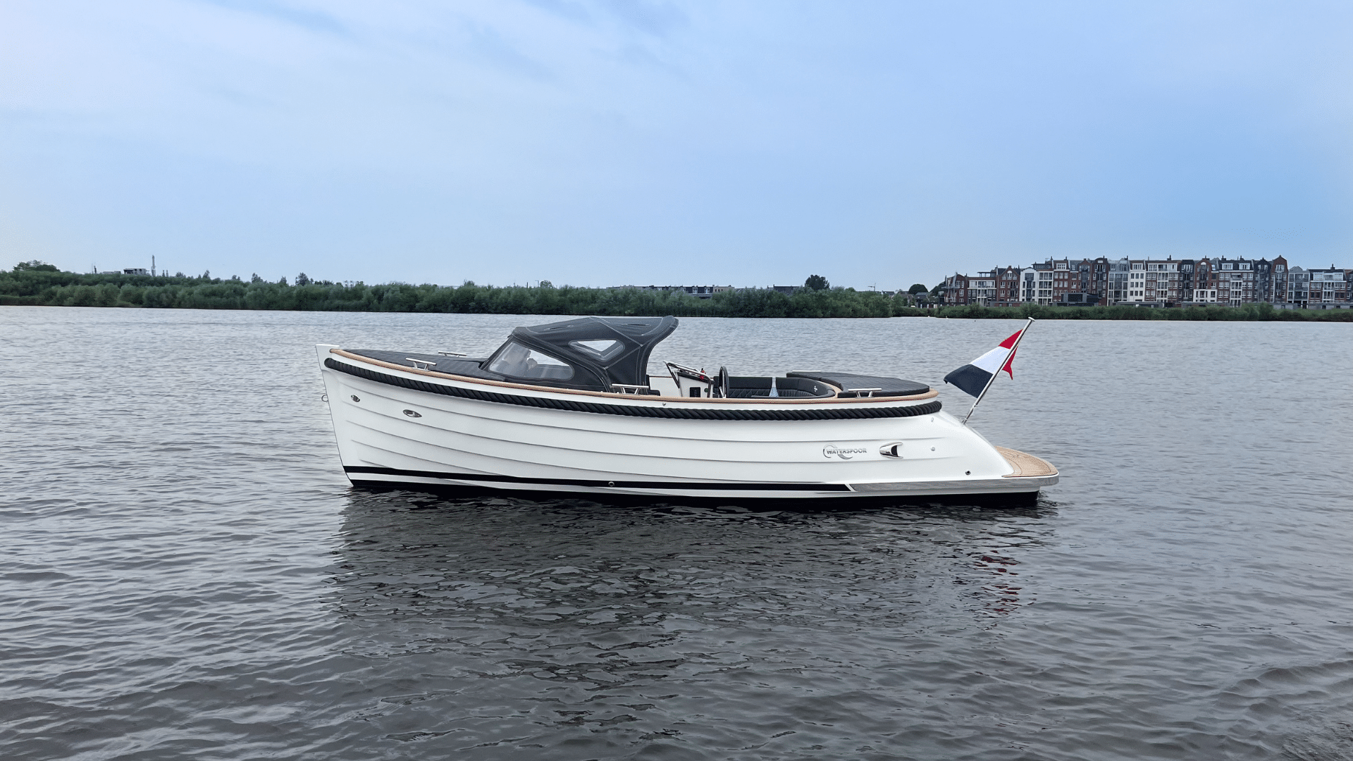 Waterspoor 646 Outboard — foto 1 van 3