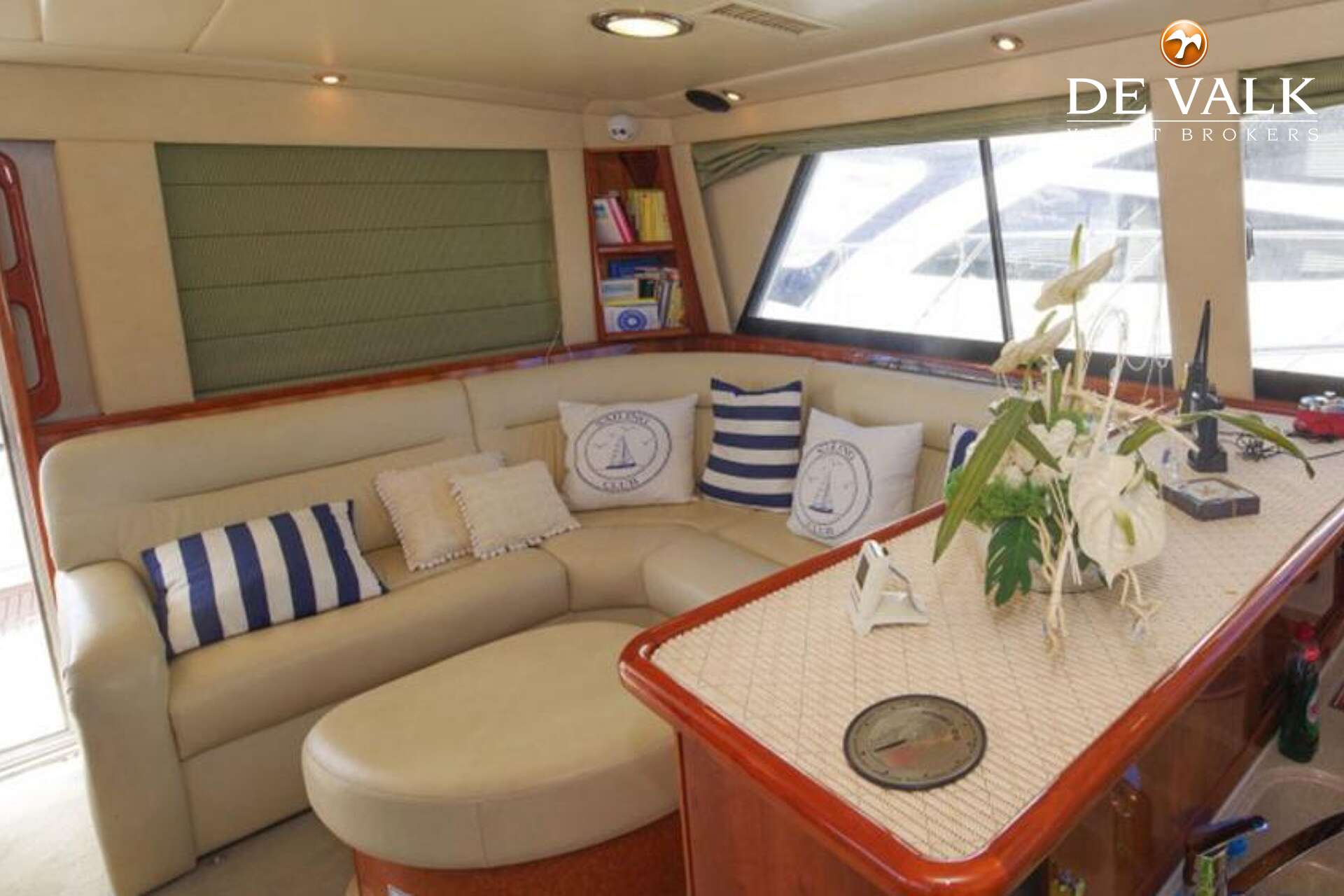 Riviera 48 Flybridge — foto 10 van 23