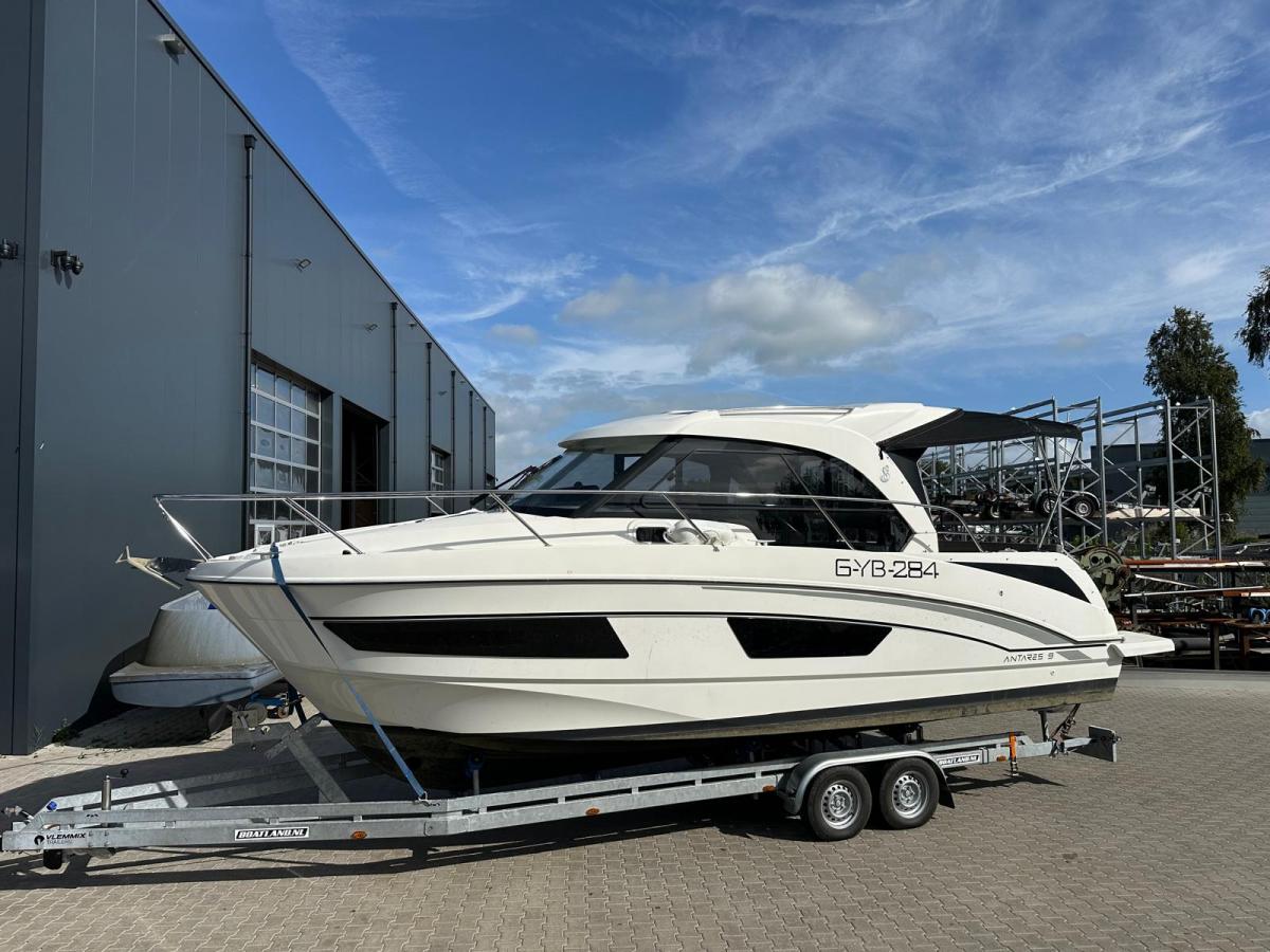 Beneteau Antares 9 — foto 1 van 29