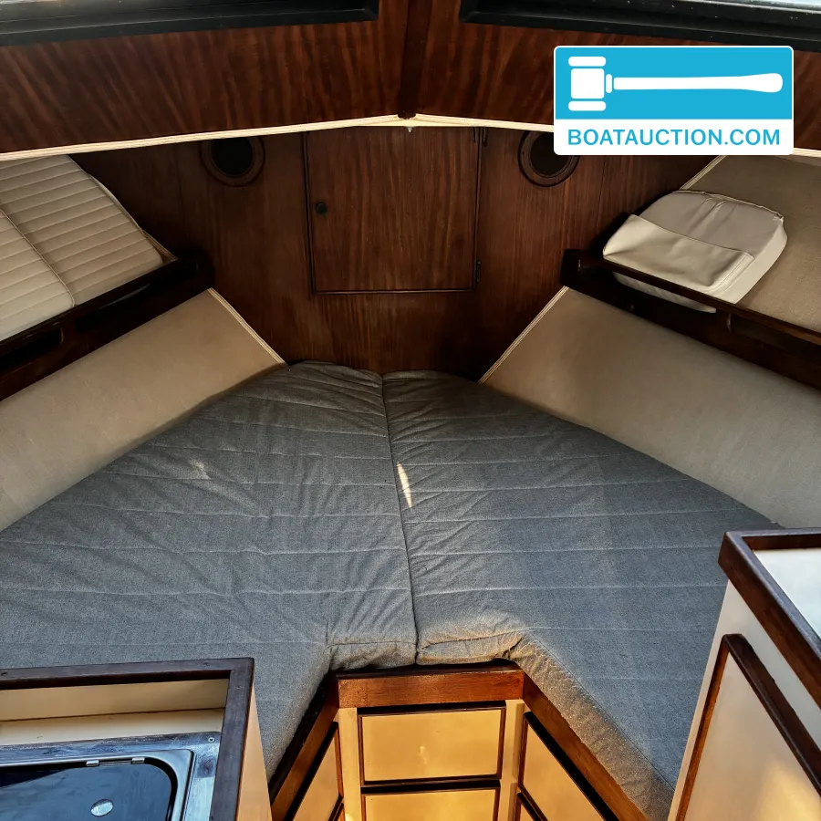 Hatteras 32 Sport Fly — foto 13 van 16
