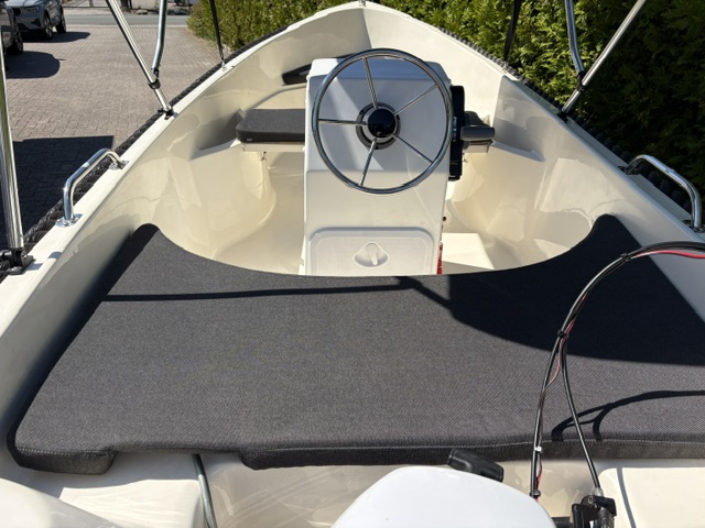 Silver Yacht 405 met Selva 8 PK 4 Takt — foto 5 van 12