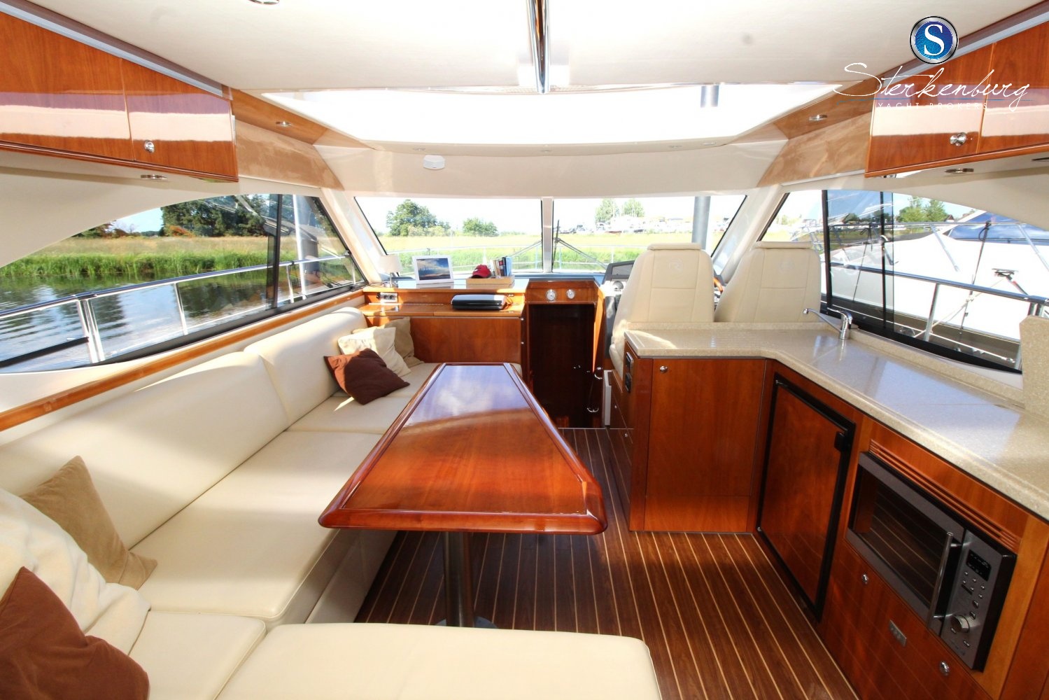 Rivièra 4700 Sport Yacht — foto 13 van 38