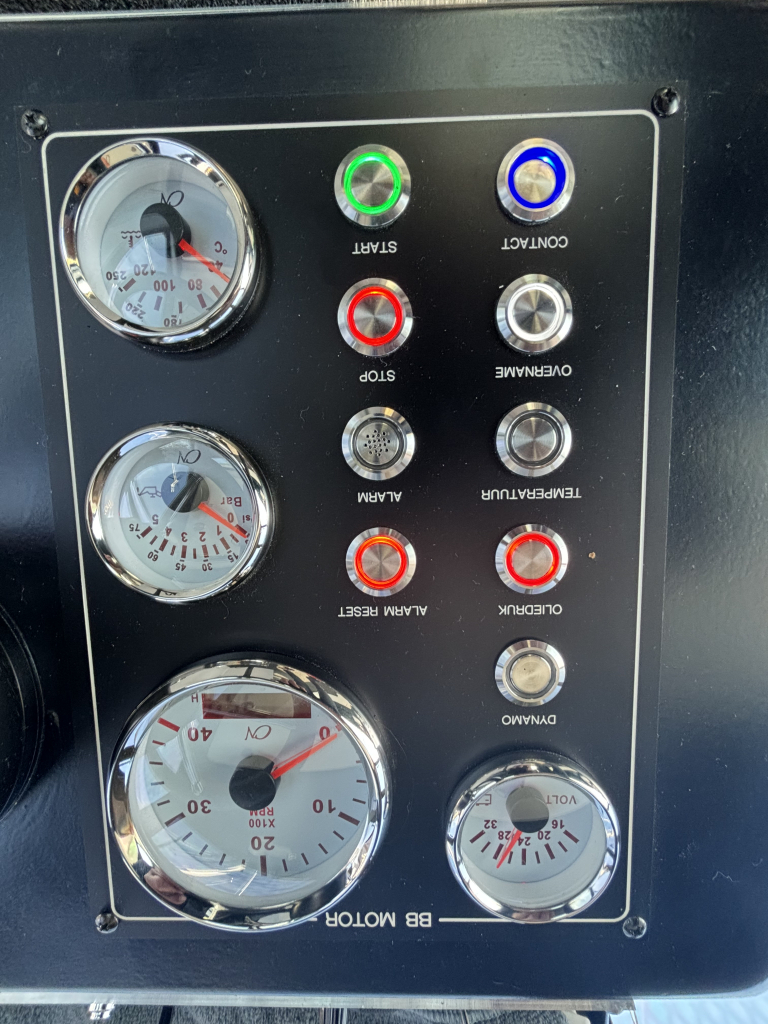 Striker 44 — foto 16 van 28