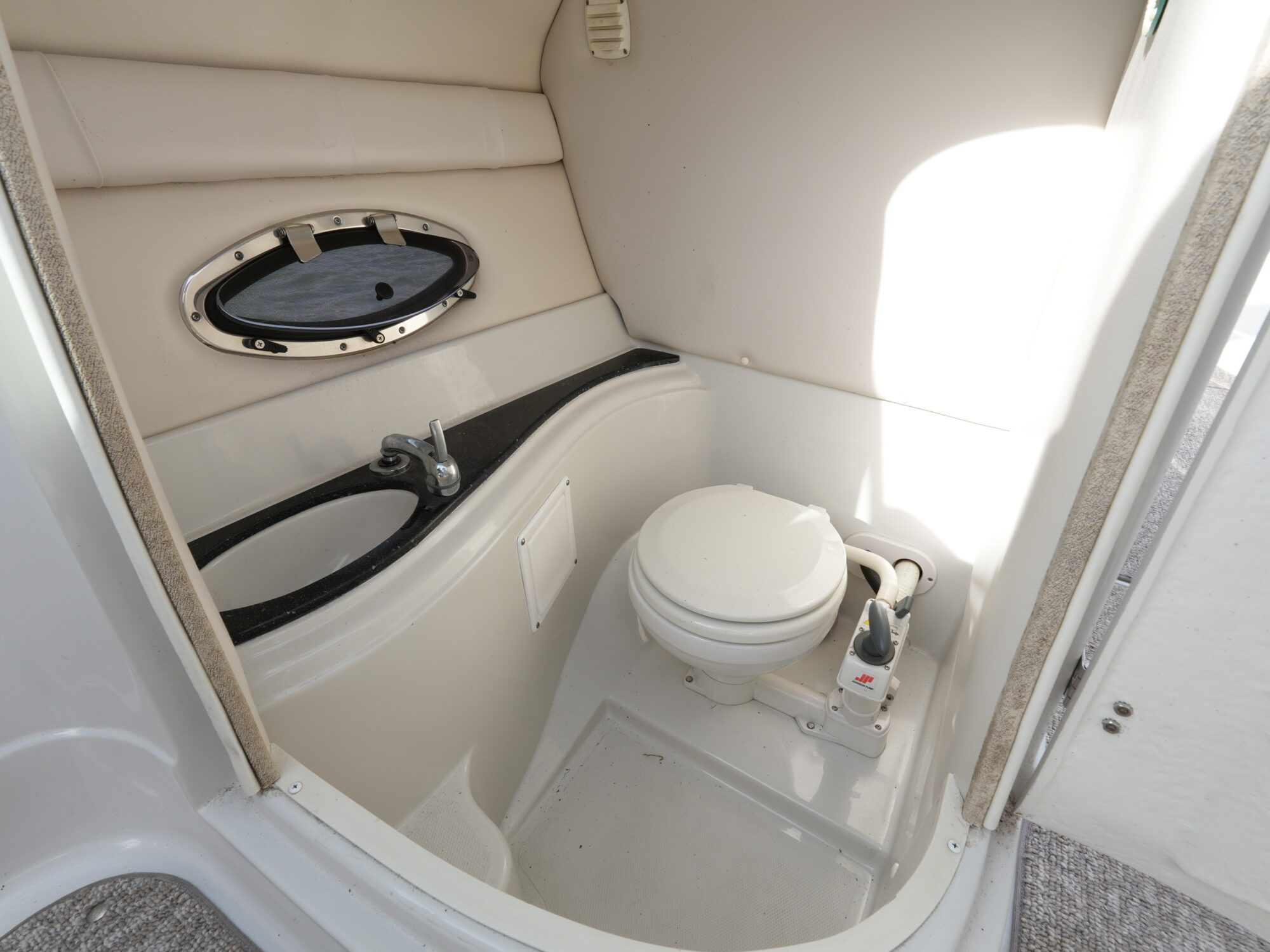 Crownline 265 SS — foto 20 van 30