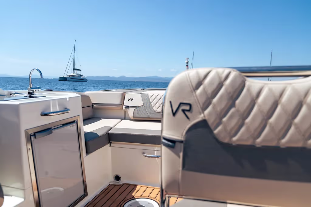 Bayliner VR6 Cuddy — foto 5 van 9