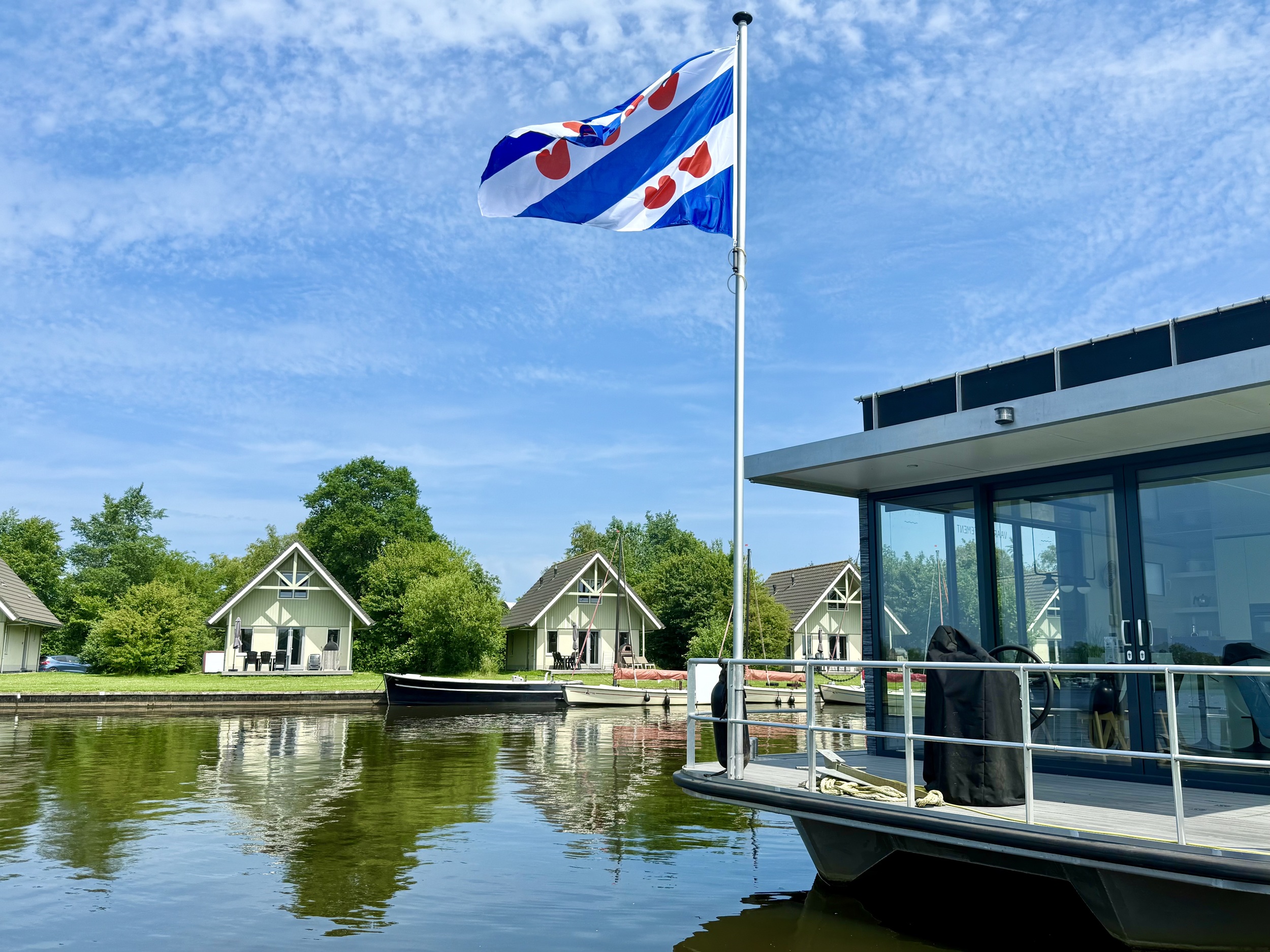 VaarAppartement 'Black Pearl' Houseboat - Panoramahut — foto 5 van 42