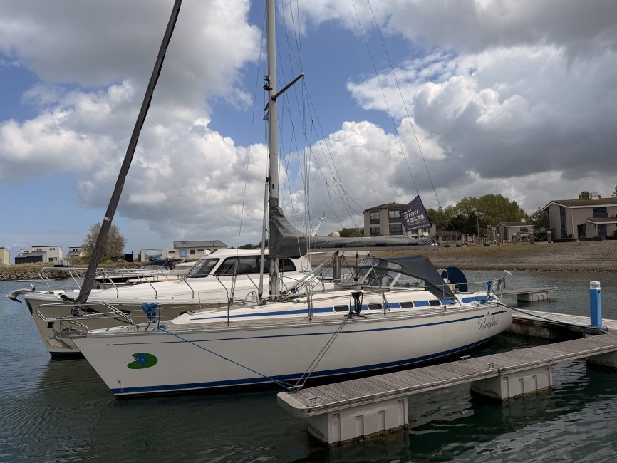 Bavaria 370 Lagoon — foto 1 van 12