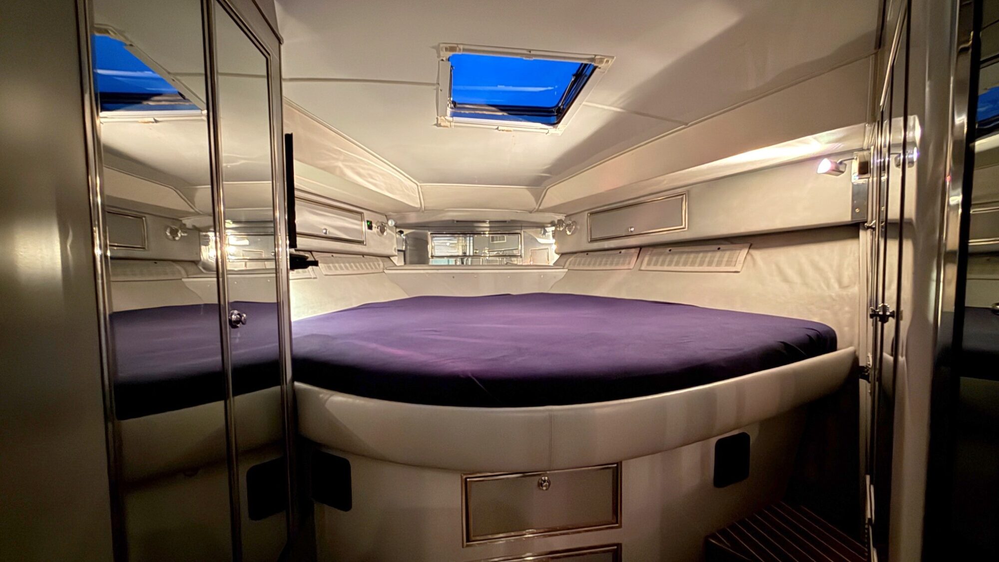 Sea Ray 400 Express Cruiser — foto 14 van 29