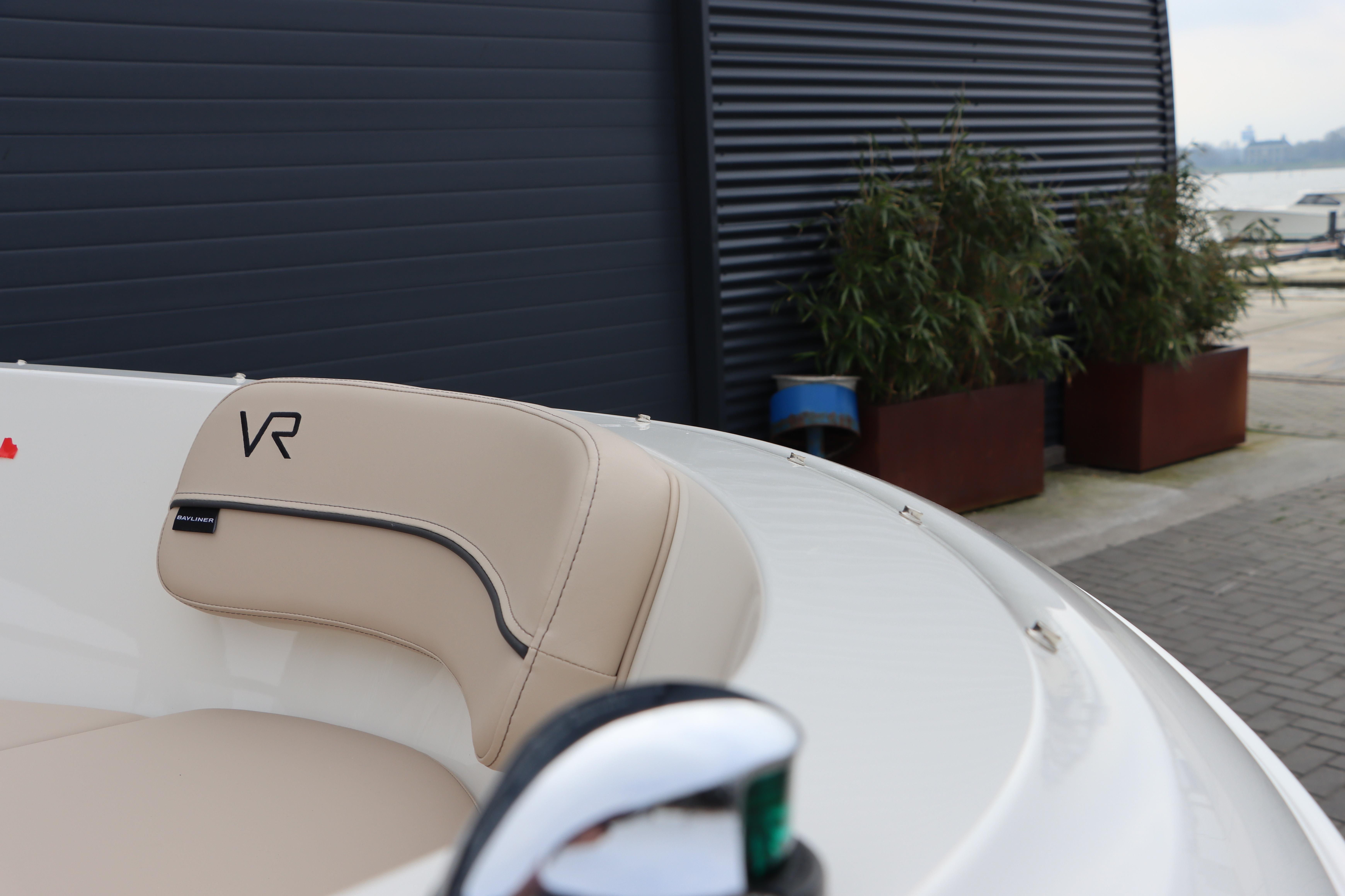 Bayliner VR4 Bowrider OB — foto 3 van 18