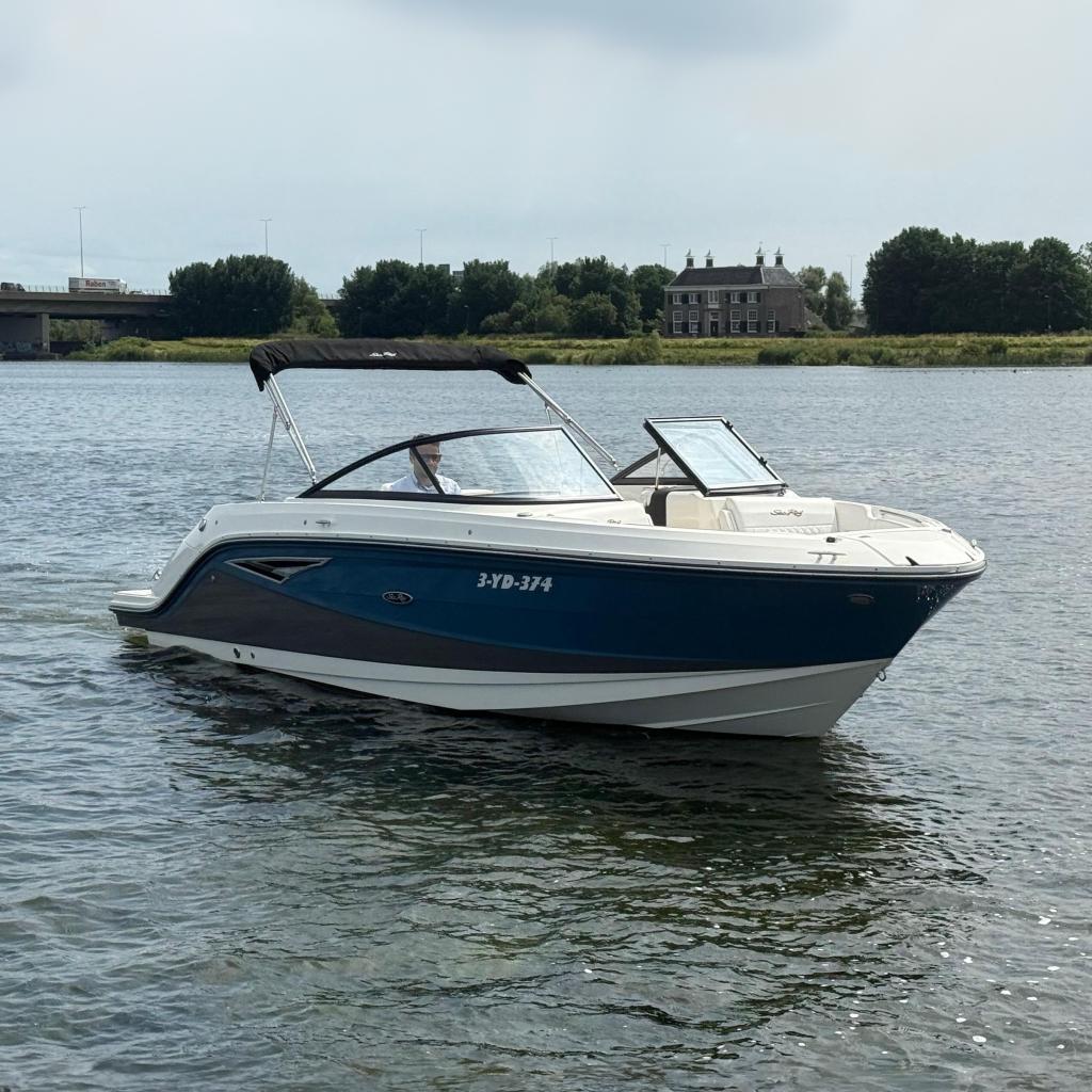 Sea Ray SLX 250