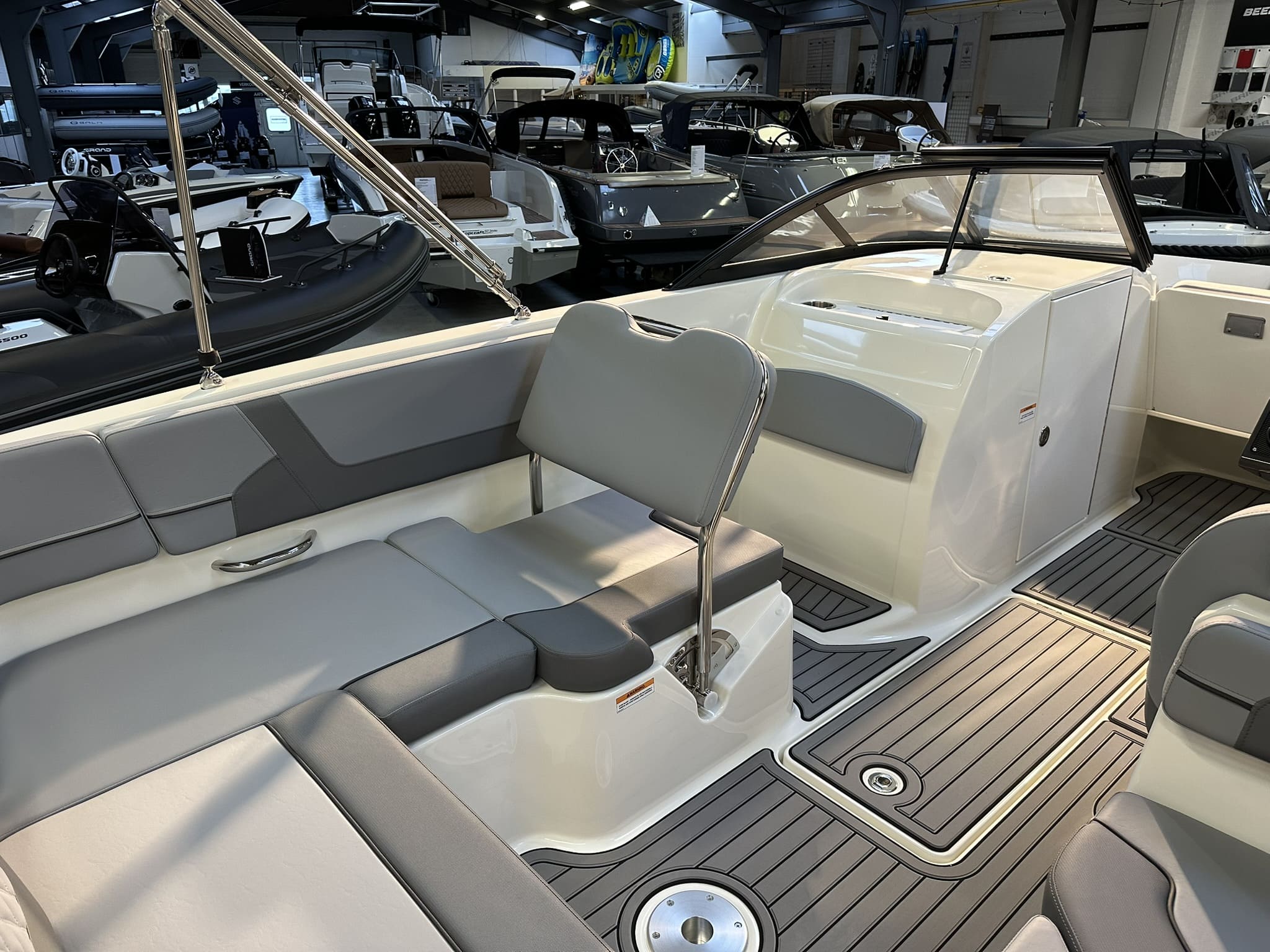 Bayliner VR6 Bowrider — foto 12 van 29