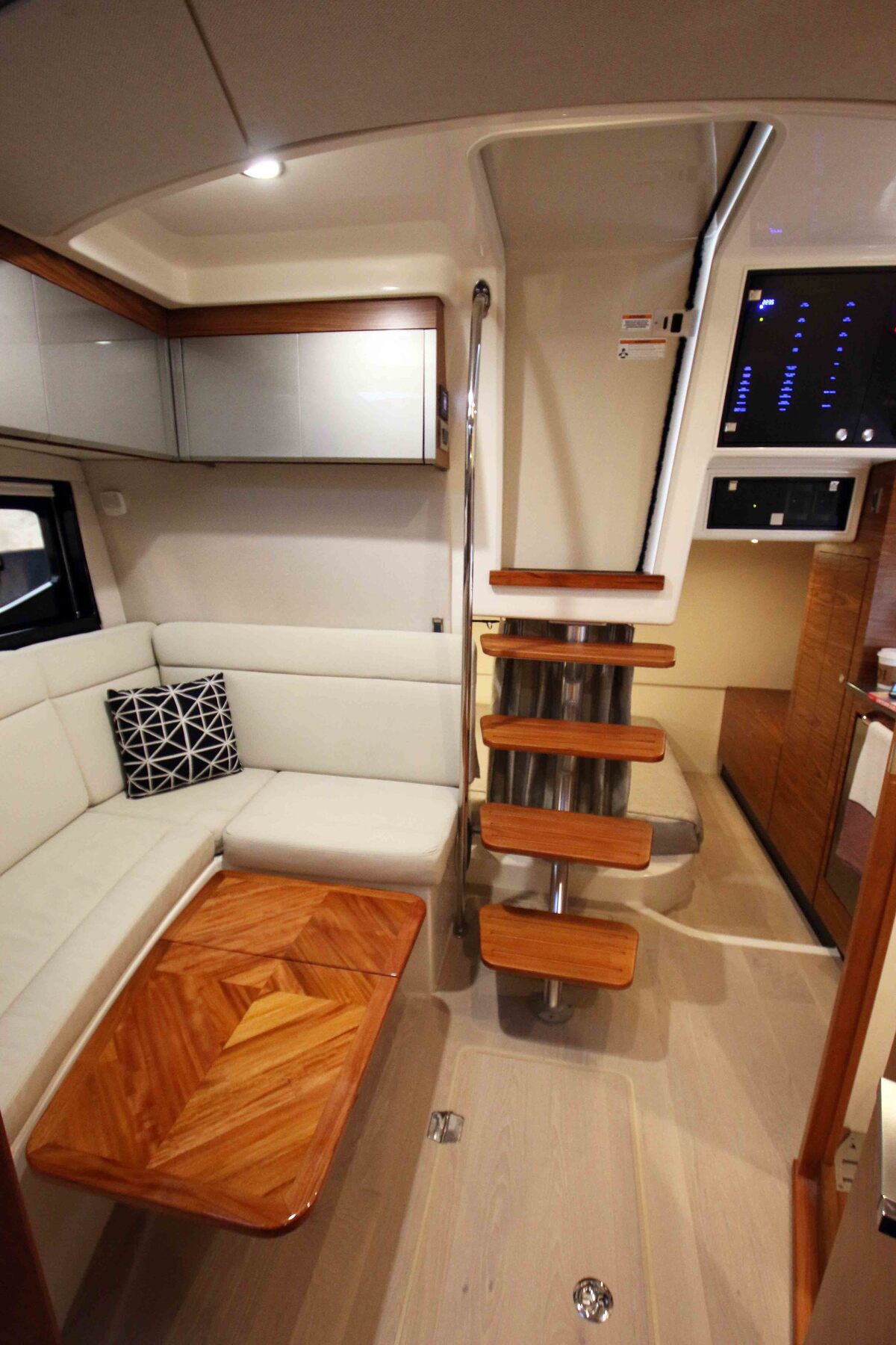 Boston Whaler 405 Conquest — foto 8 van 11