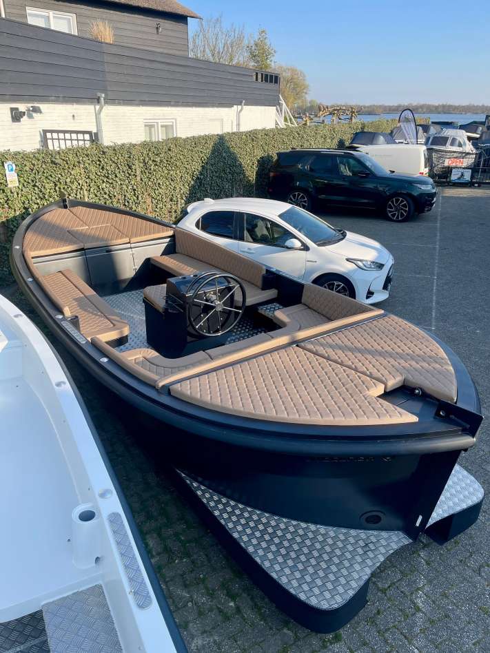 Steelfish 670 vaarklaar 60pk Honda — foto 16 van 18