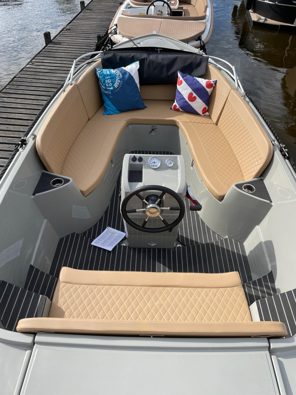 Oud Huijzer 616 tender DEMO 60pk suzuki — foto 5 van 5