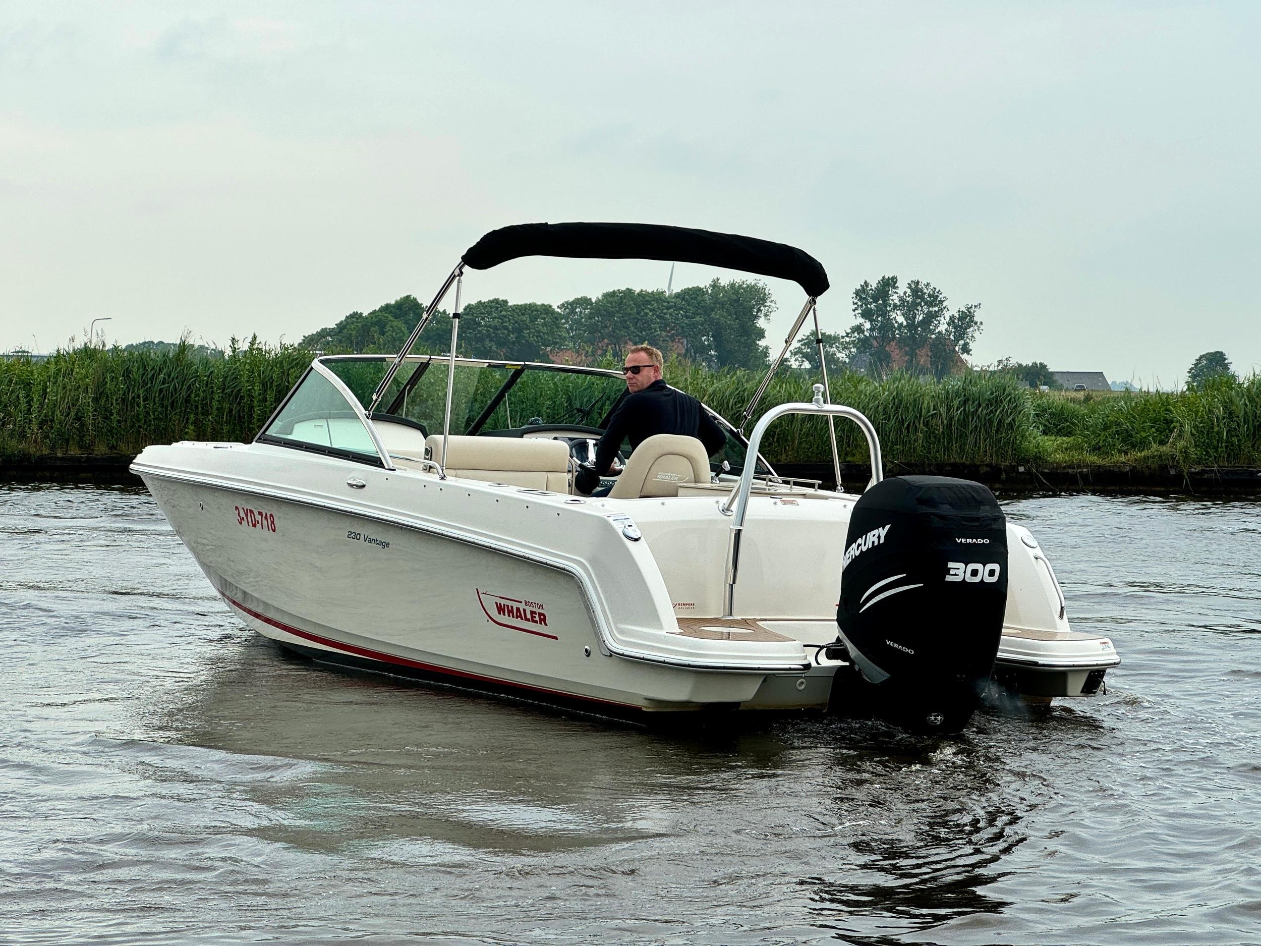 Boston Whaler 230 Vantage — foto 37 van 37