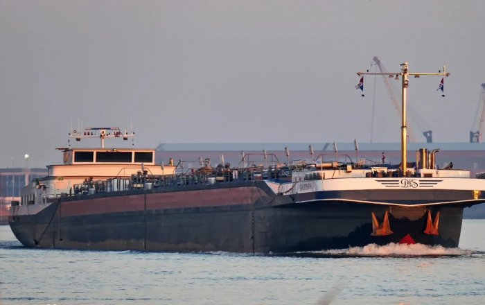 Inland Tanker - Beroepsschip - Staal - 2007 — foto 3 van 4