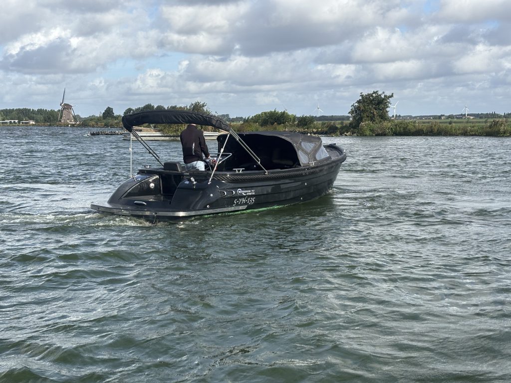 Waterspoor 717 Aviator occasion met 110 Pk & PROEFVAARTDAGEN 12 & 13 SEPTEMBER — foto 2 van 3