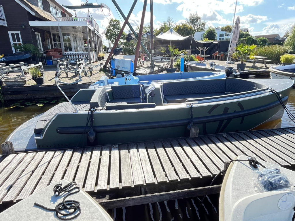 Van Vossen 650 plugin E tender aluminium elektrisch — foto 10 van 16