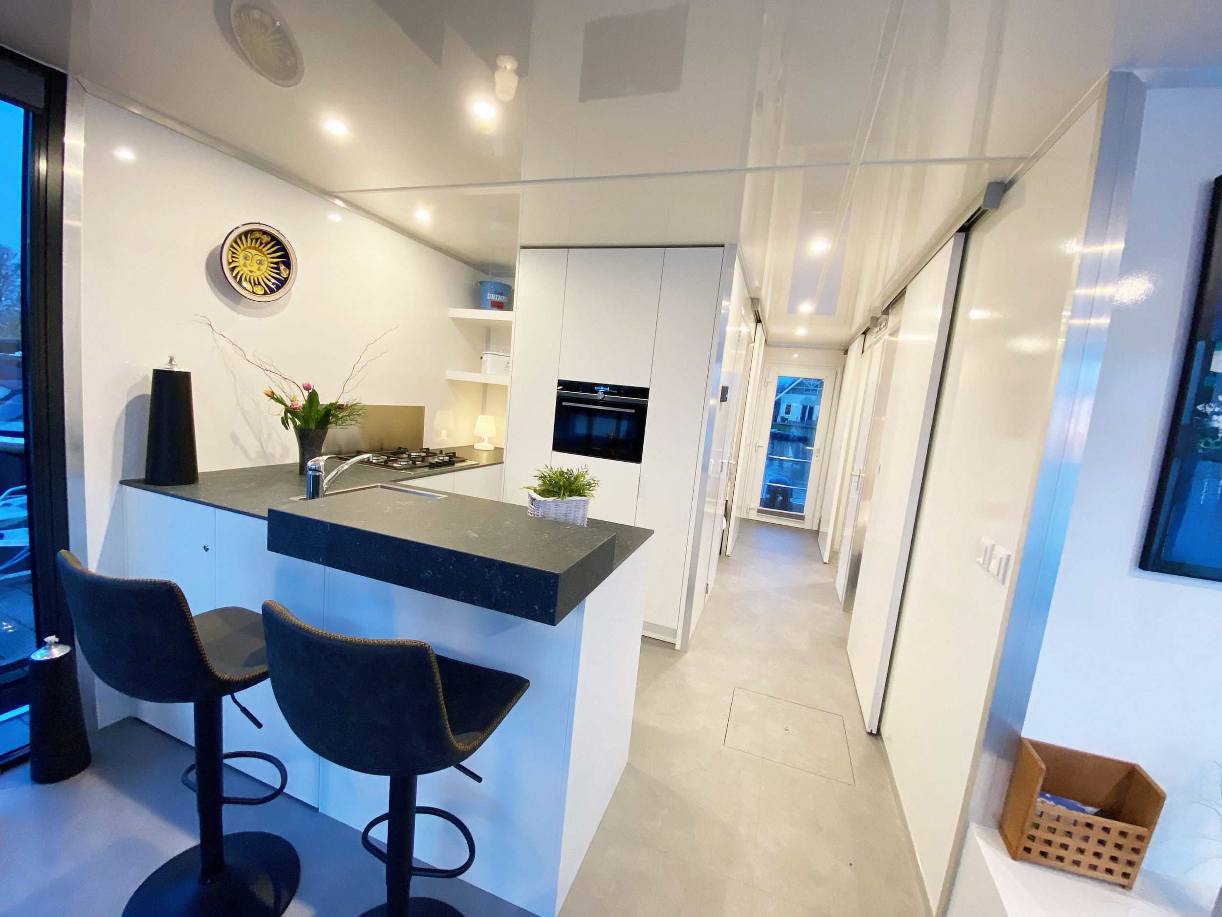 VaarAppartement 'Black Pearl' Houseboat - Panoramahut — foto 35 van 42