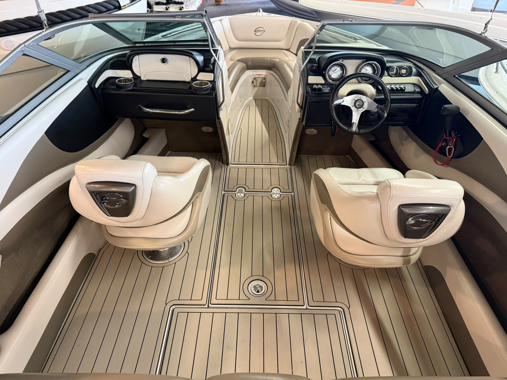 Crownline 215 SS — foto 8 van 24