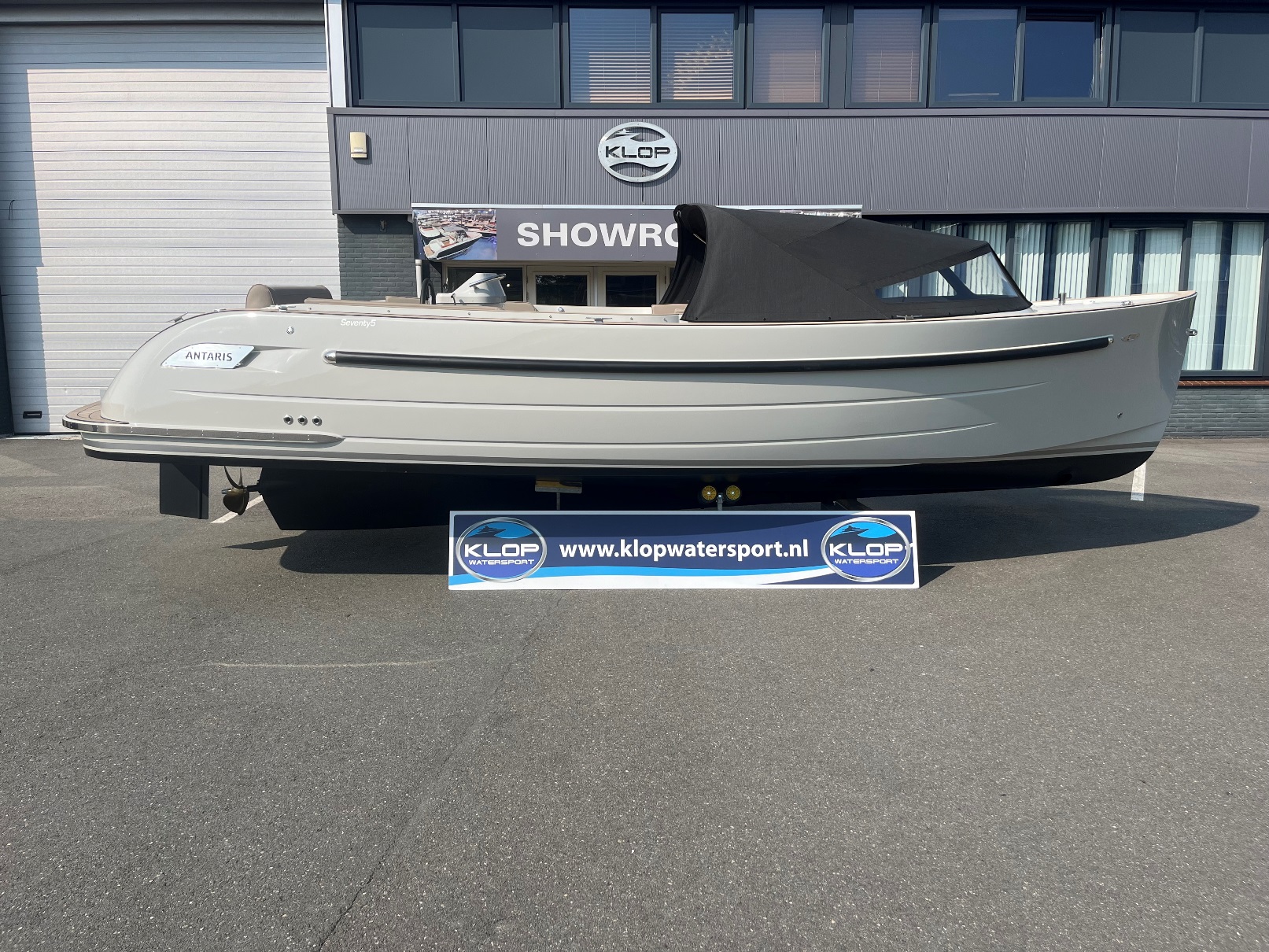 AntarisSeventy5 met Vetus 52 pk in agaatgrijs op voorraad!