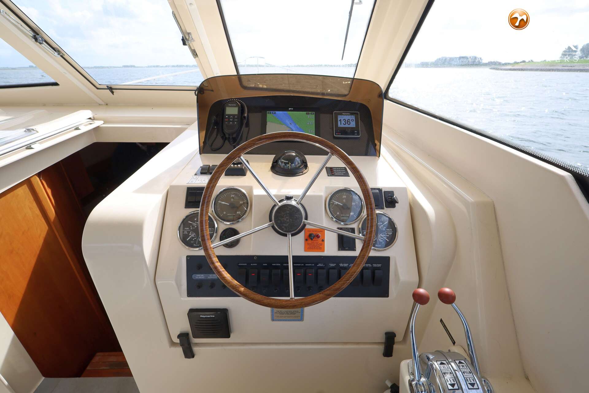 Mainship 34 Rumrunner II — foto 19 van 41
