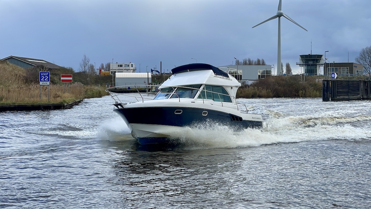Beneteau Antares 9.80 — foto 3 van 33