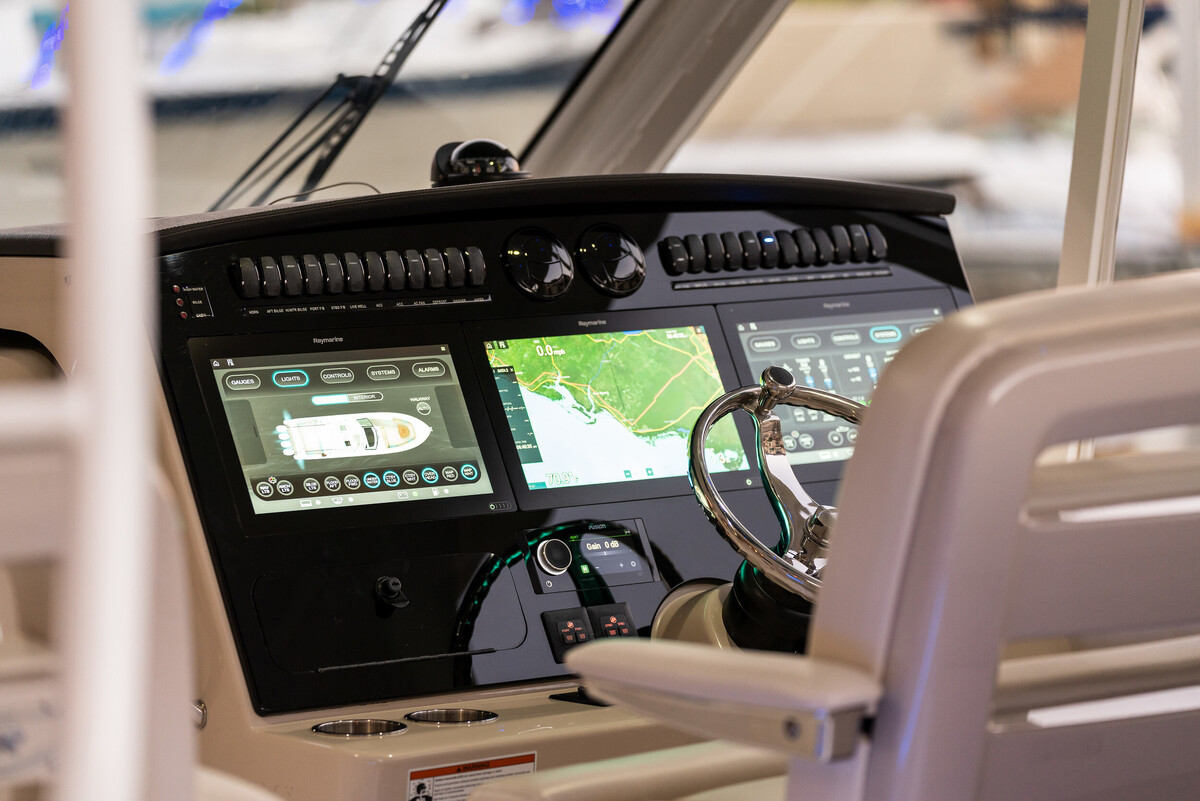 Boston Whaler 380 Realm — foto 17 van 32