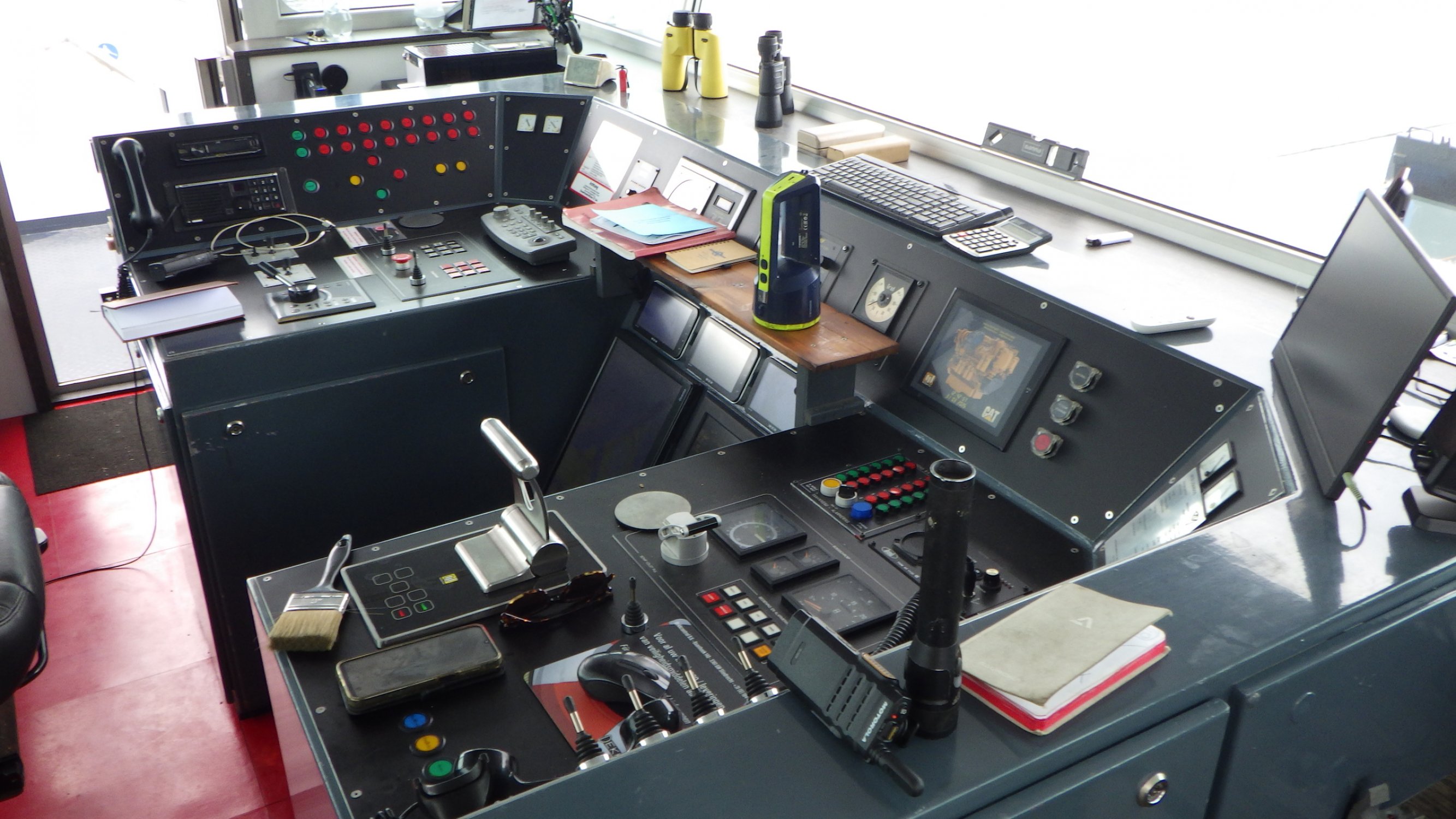 fabr. Van der Velden, hydraulische stuurmachine, met een hydraulische cilinder o Inland Tanker - Beroepsschip - Staal - 1986 — foto 2 van 11