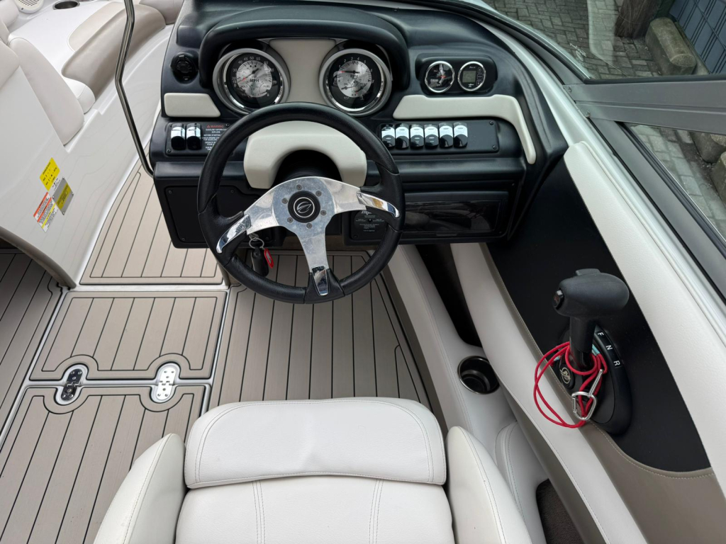Crownline 215 SS — foto 10 van 24