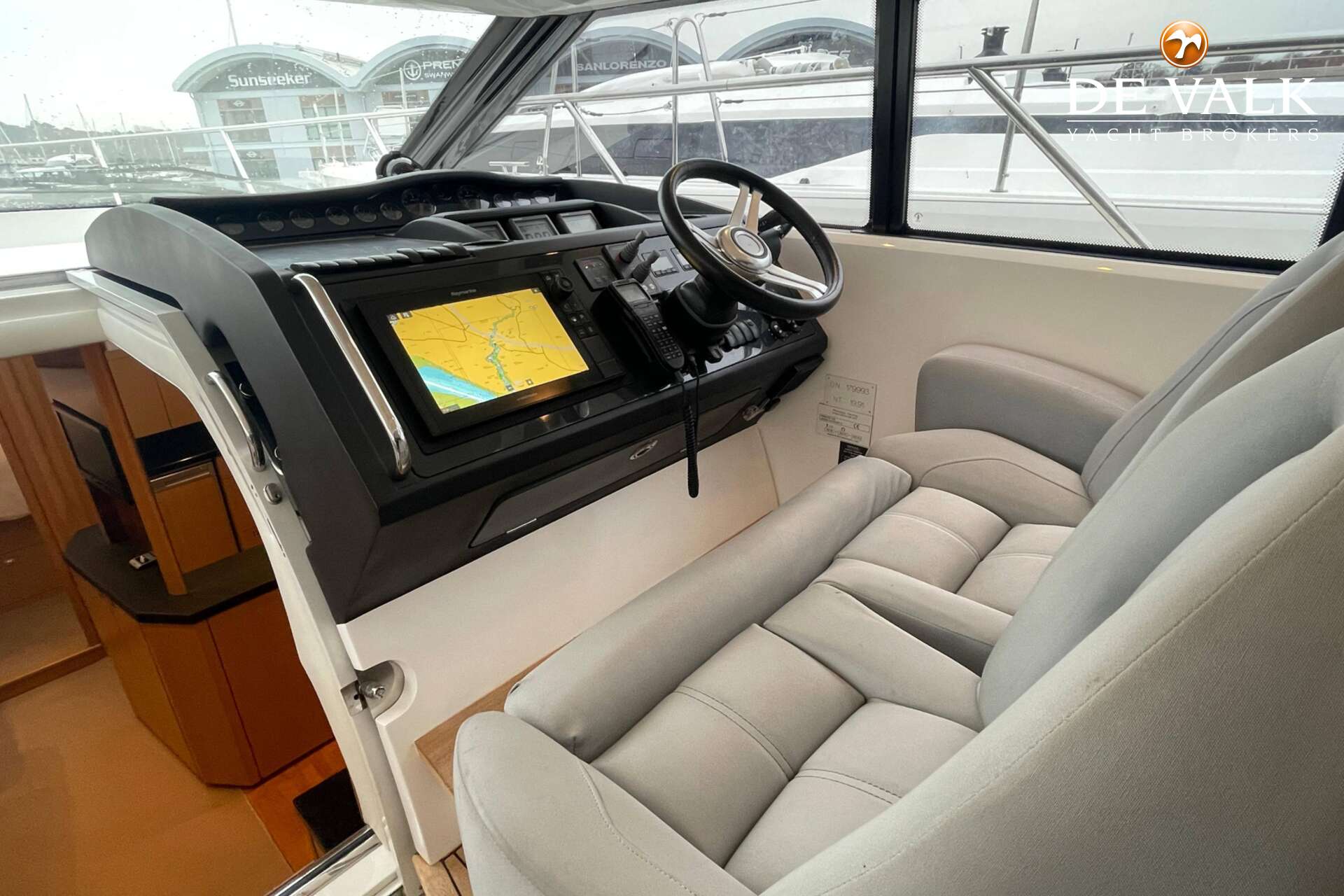 Princess V42 — foto 18 van 30