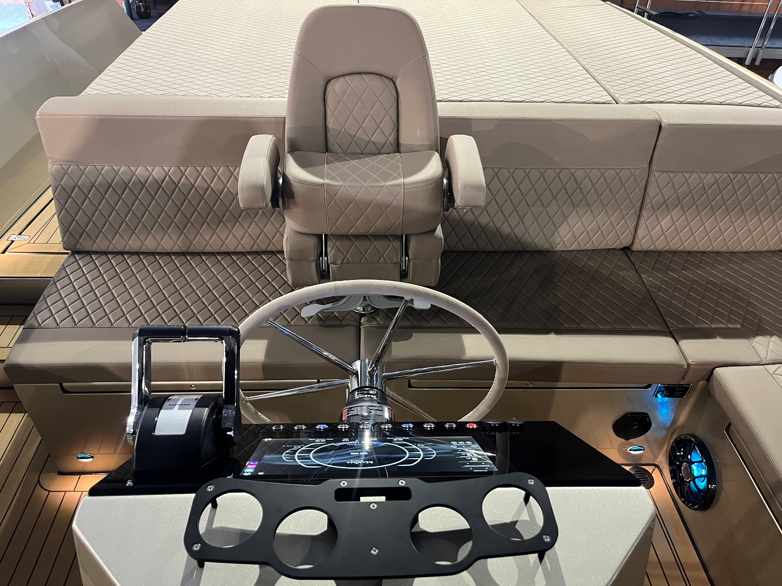 Maxima Boats 35 met 2x Honda 250 pk op voorraad! — foto 23 van 30