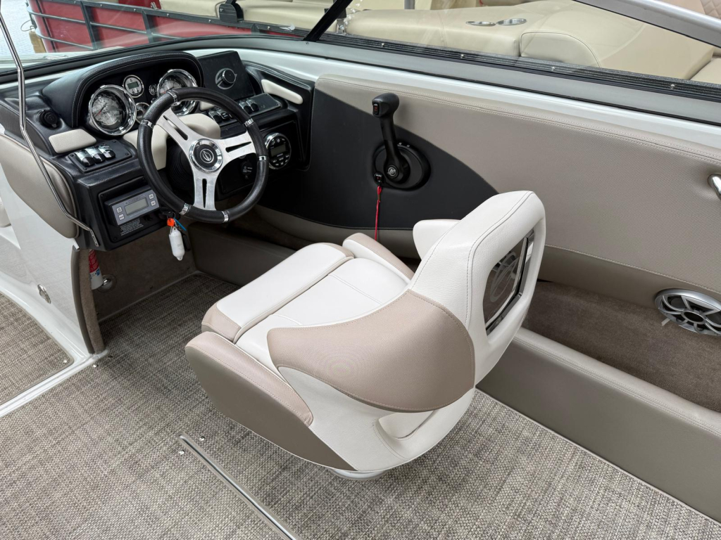 Crownline 225 SS — foto 10 van 39