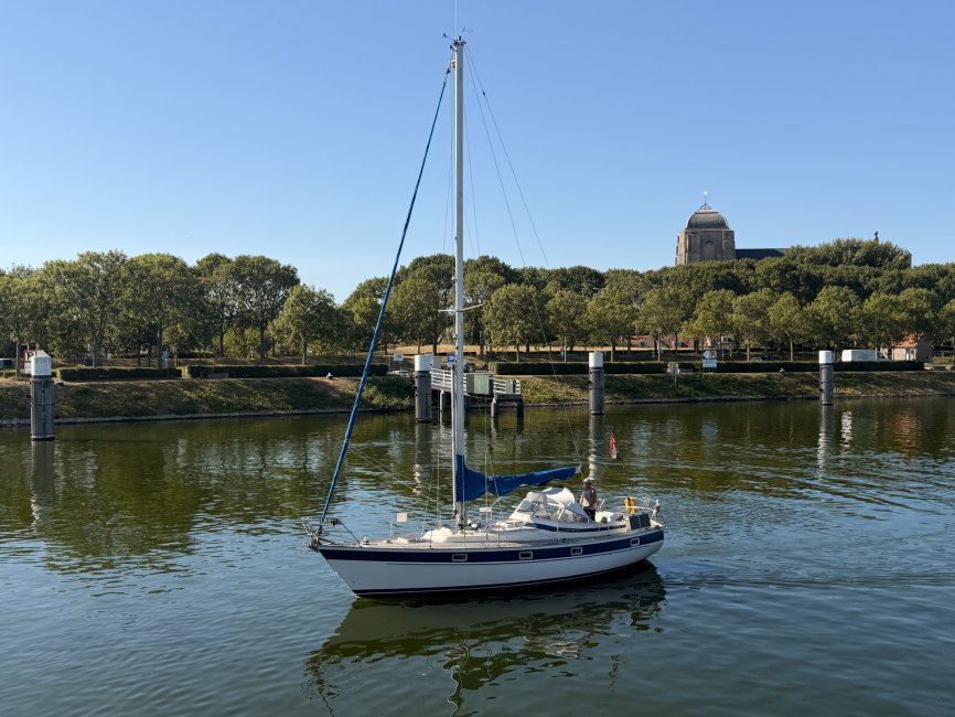 Hallberg Rassy 352 — foto 3 van 12