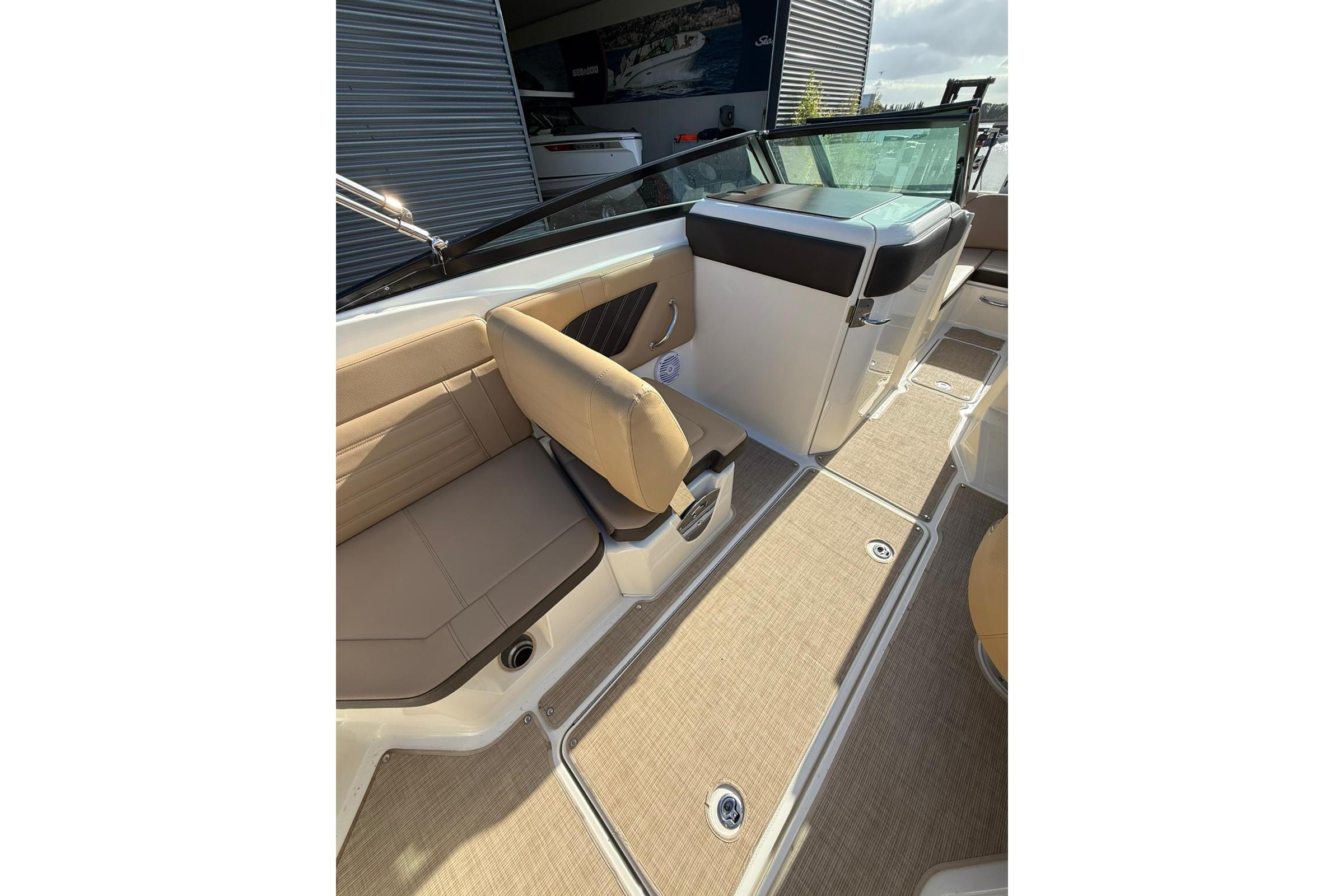Sea Ray SPX 230 — foto 36 van 47