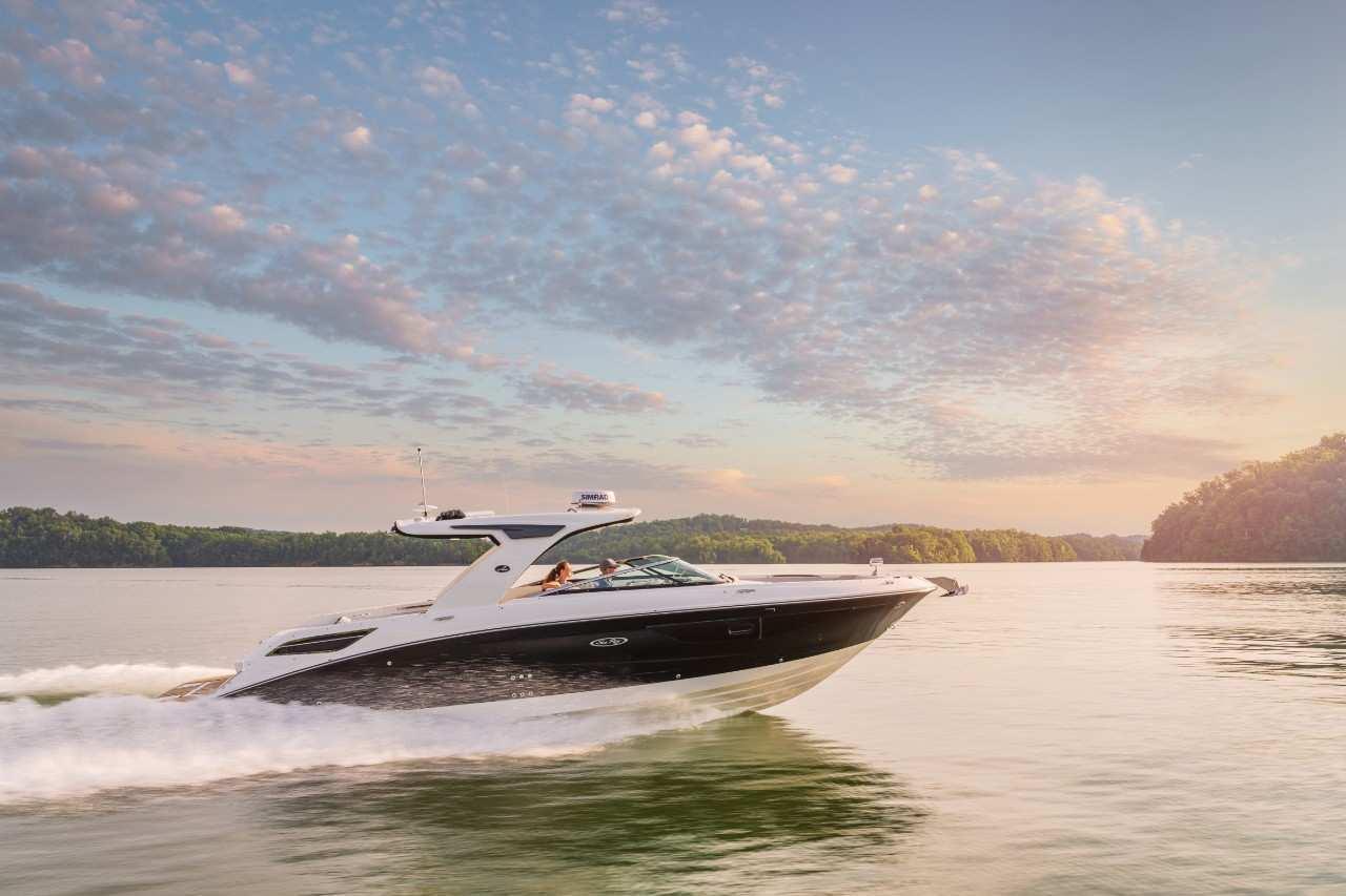 Sea Ray SLX 350 — foto 1 van 9
