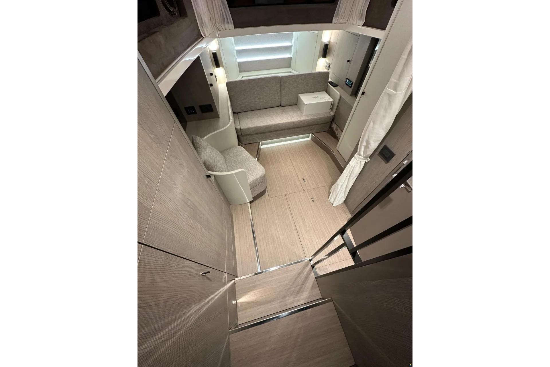 Cranchi A46 Luxury Tender — foto 13 van 21