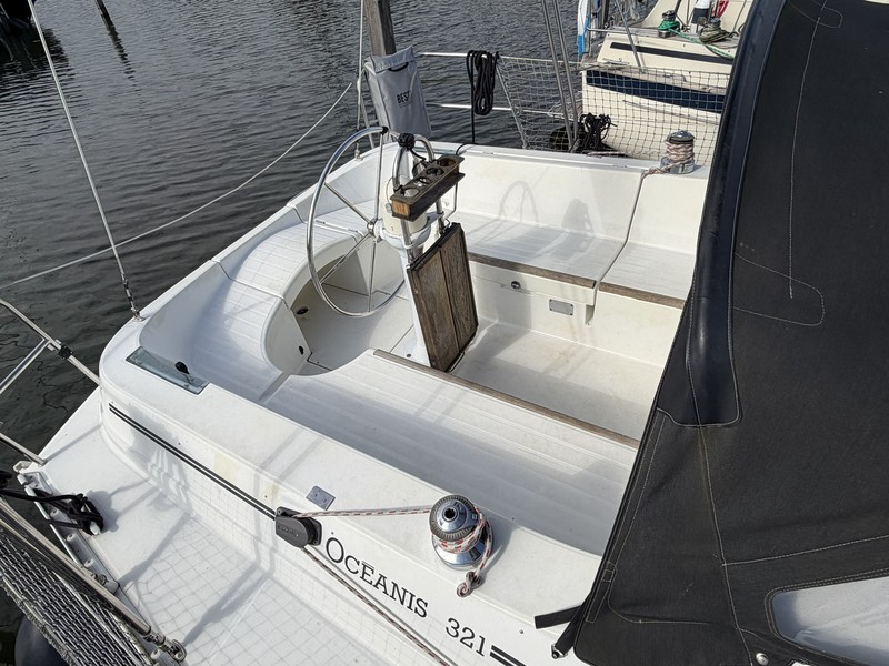 Beneteau Oceanis 321 — foto 36 van 48