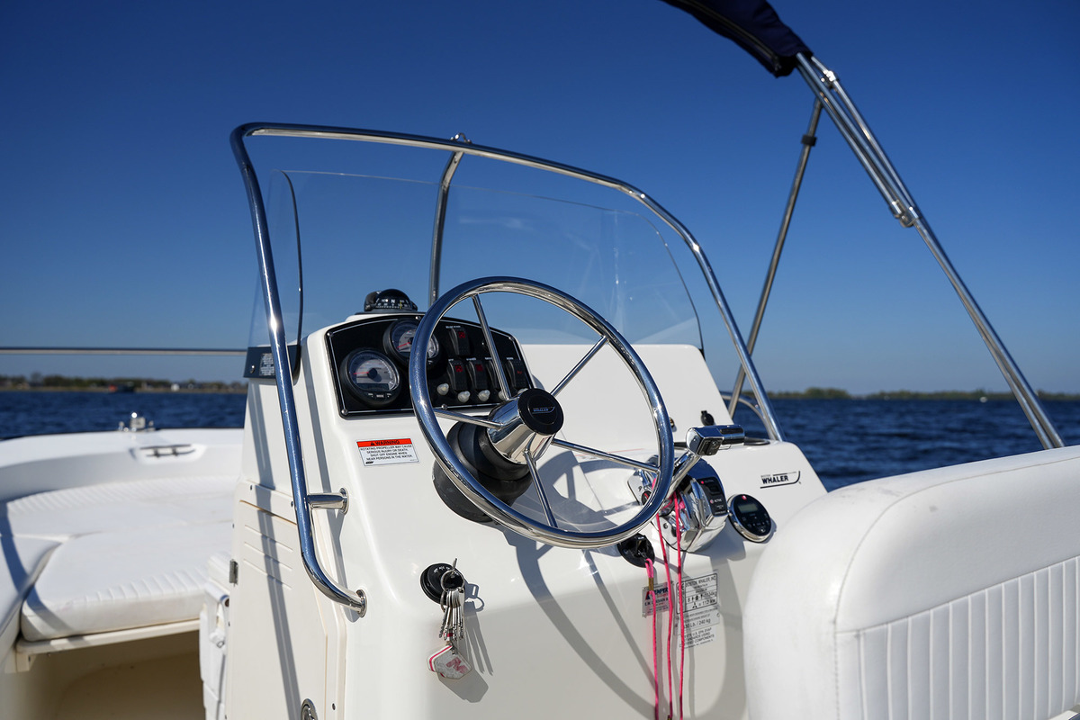 Boston Whaler 190 Montauk — foto 10 van 38
