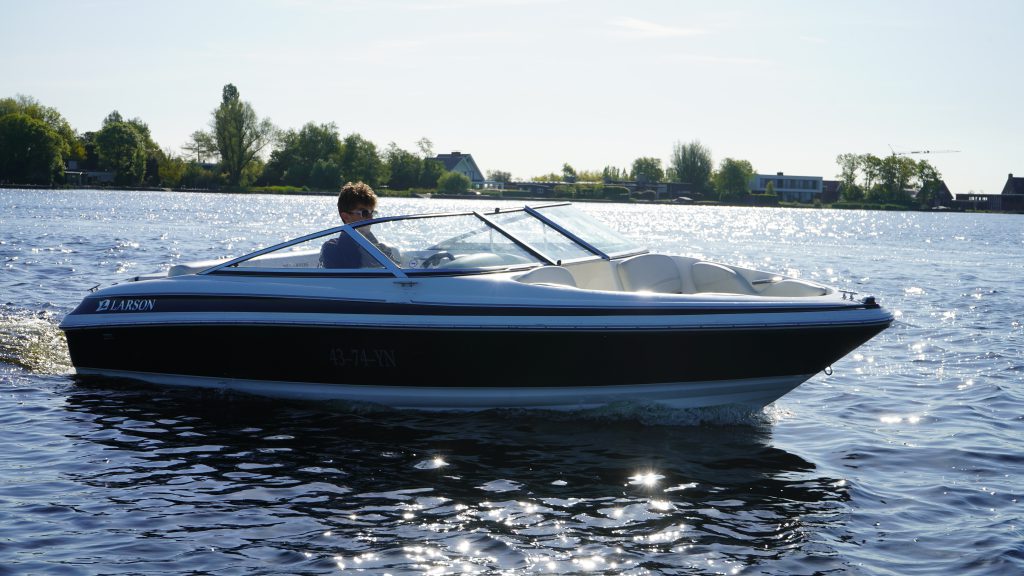 Larson 186 speedboot met Volvo Penta 135pk — foto 1 van 16
